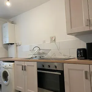 Serviced Near Borough Station Se1 London