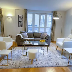 Luxury 2 Bedroom In Central At Affordable Rates London
