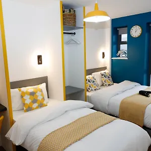 New Luxury In Location Next To Shops, Cafes, Bars & Metro Appartamento