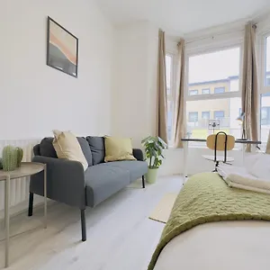 Leyton House - Sleepylodge London