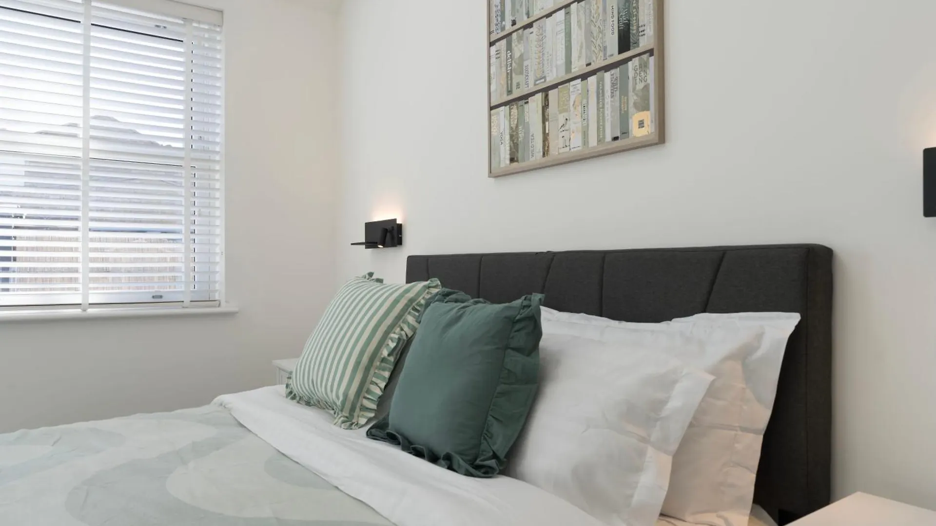 The Royal Whitechapel Apartment London 0*,